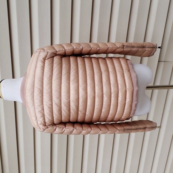 MONCLER ALOSE FOUR FRONT POCKETS SHORT PUFFER JACKET